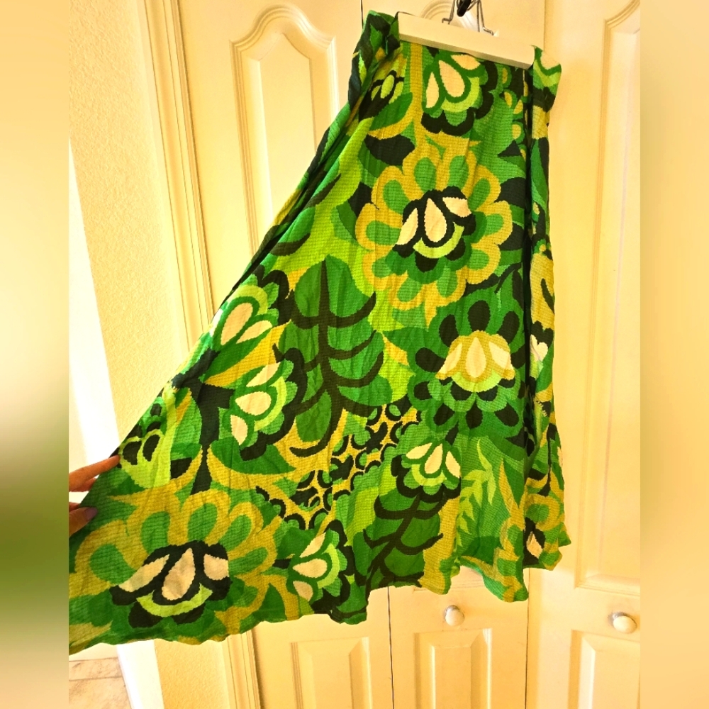 Anthropologie Maxi Skirt in Mixed Green  Floral SIZE LARGE. LIKE NEW CONDITION